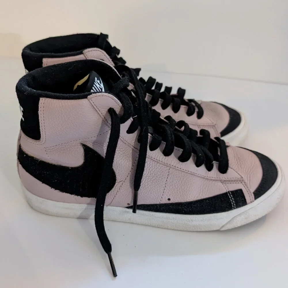 Nike Women's High-Top Sneakers Pink and Black
